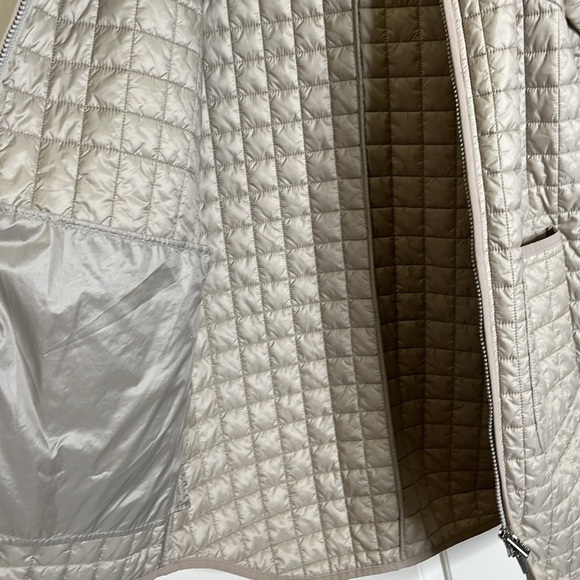 Athleta Women's Grandview PrimaLoft Quilted Shell Jacket Small Gorpcore Neutral - Picture 10 of 14
